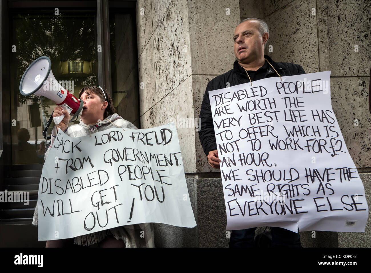 Londres, Royaume-Uni. 20 Oct, 2014. 'Sack Seigneur Freud' les personnes handicapées contre les coupures (ATLC) protester Crédit : Guy Josse/Alamy Live News Banque D'Images