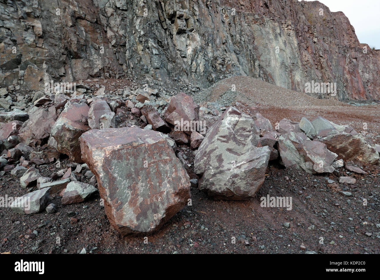 En vue d'une carrière de roches porphyriques de mine. usine. Banque D'Images