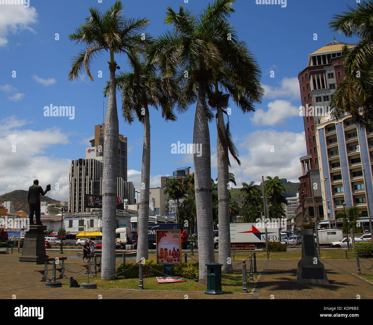 Port Louis, Maurice - une vue sur la ville à partir de la Le Caudan Waterfront au format paysage Banque D'Images