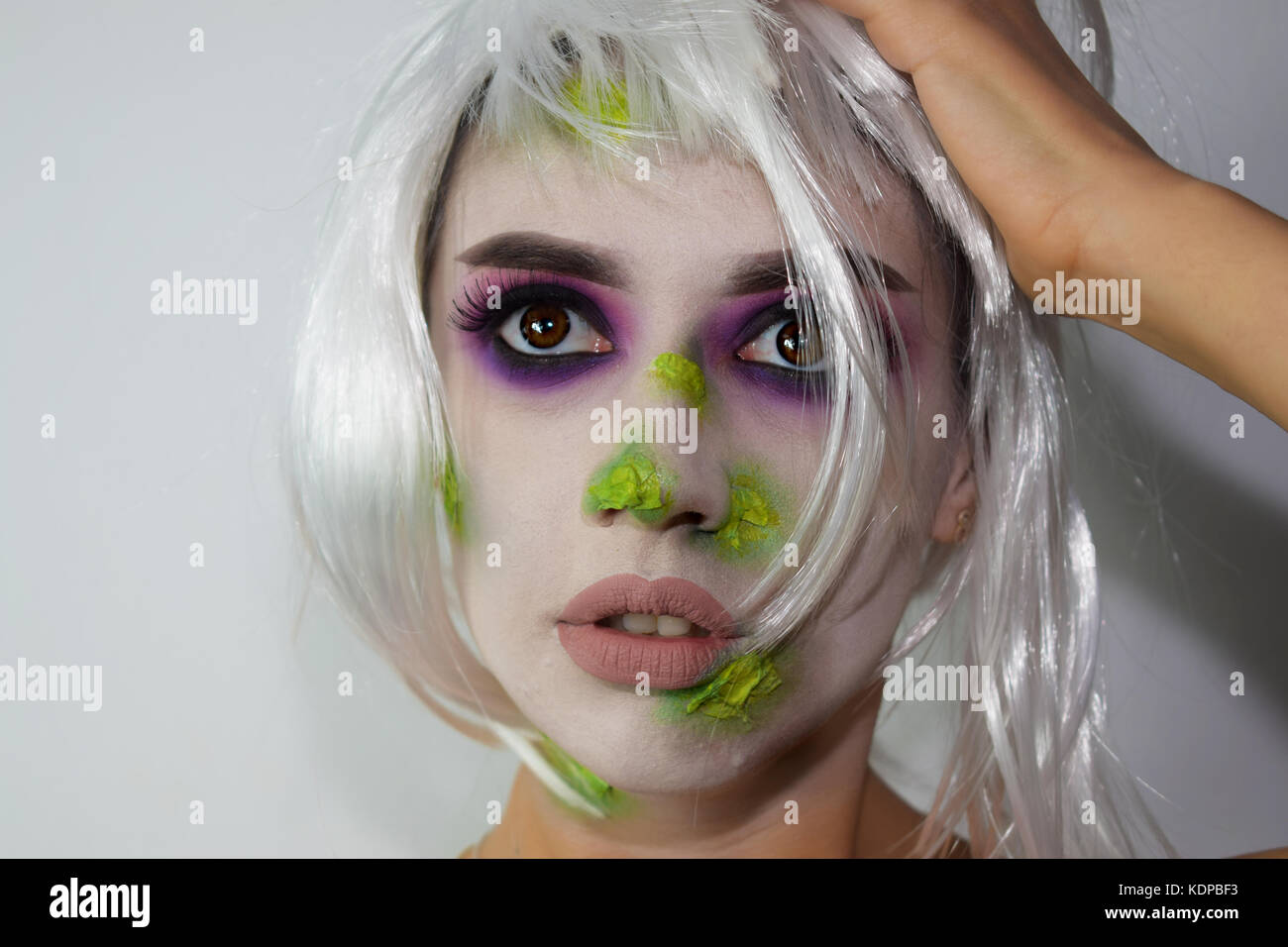 Halloween maquillage sorcière verte et blanche Banque D'Images