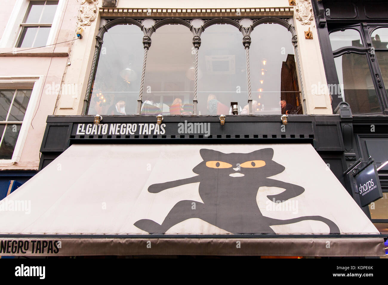 Tapas el gato negro Banque de photographies et d’images à haute