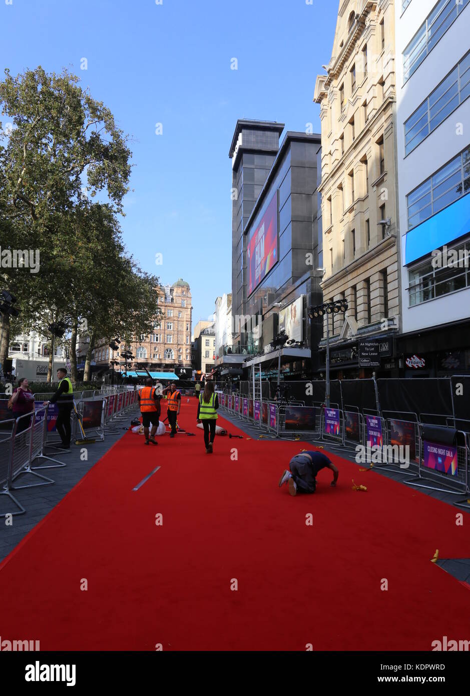 Londres, Royaume-Uni. 15 oct, 2017. Les préparatifs de la soirée de clôture du gala BFI London Film Festival 2017 à Leicester Square London, UK. crédit : Stephen finn/Alamy live news Banque D'Images