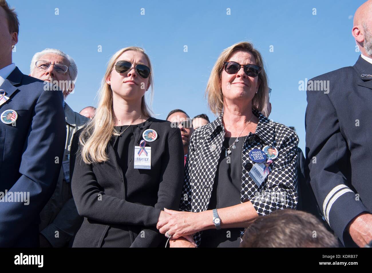 Les soldats américains et les membres de leur famille assistent à la cérémonie de commémoration de 9/11 au Pentagone le 11 septembre 2017 à Washington, DC. Banque D'Images