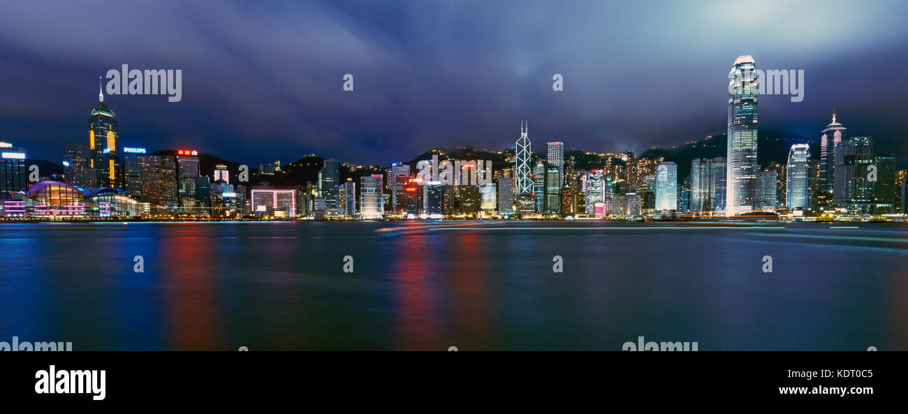 Au bord de l'île de Hong Kong la nuit, Chine Banque D'Images