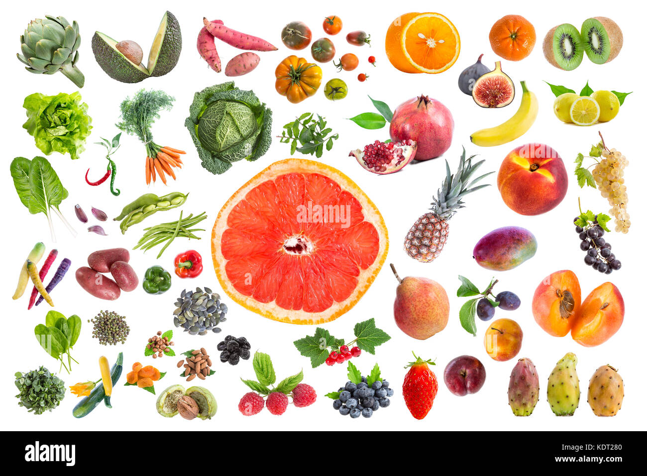 Concept d'une alimentation saine, de divers fruits et légumes à manger cinq par jour sur withte avec fond grapfruit moyen coupe Banque D'Images