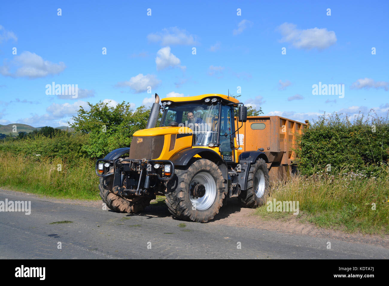 Jcb 3230 tracteur et remorque Banque D'Images