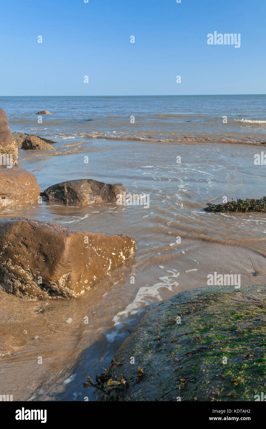 Tide remplit Rock pool Banque D'Images