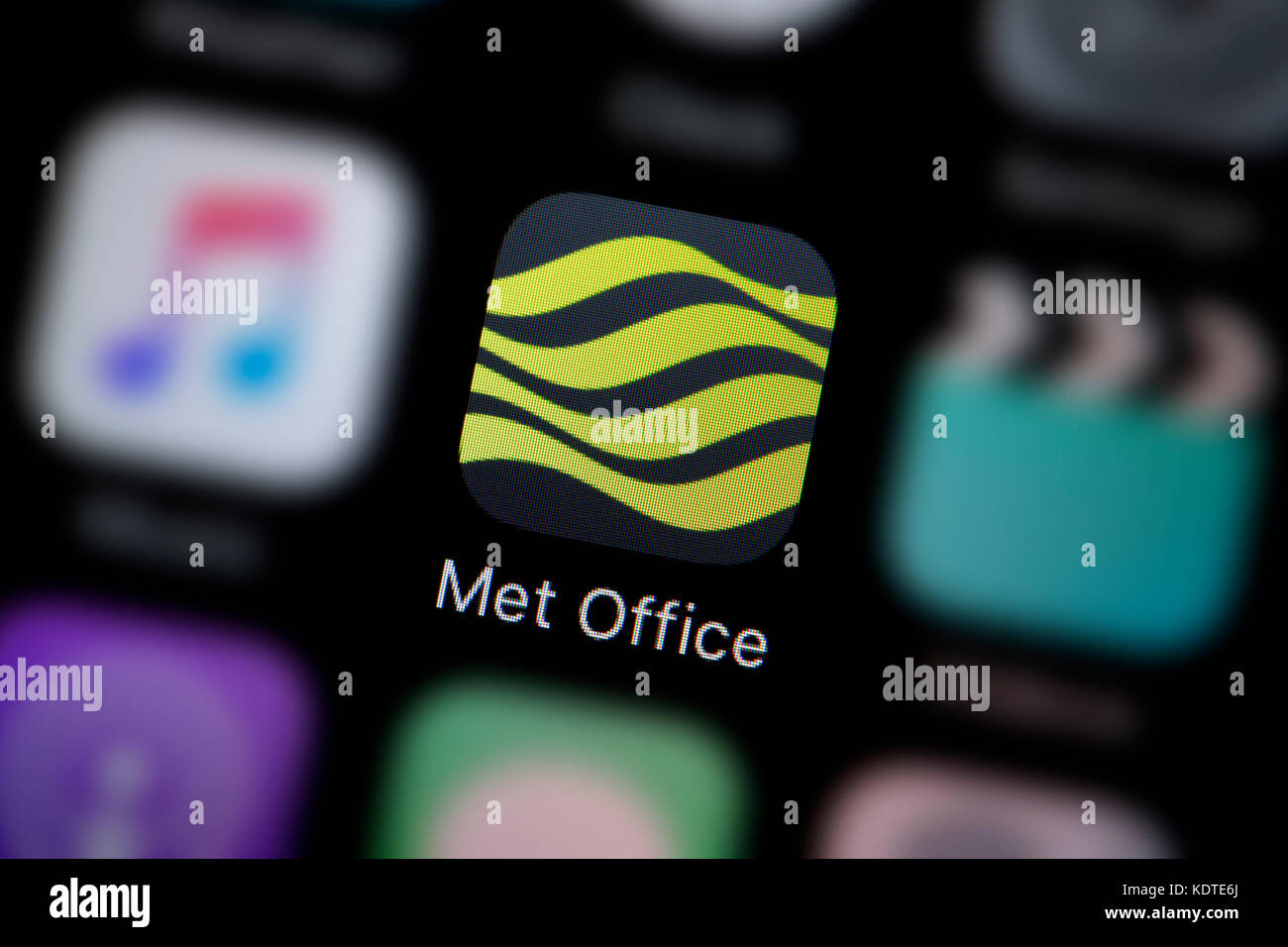 Un gros plan sur le logo représentant l'icône de l'application Met Office, comme on le voit sur l'écran d'un téléphone intelligent (usage éditorial uniquement) Banque D'Images