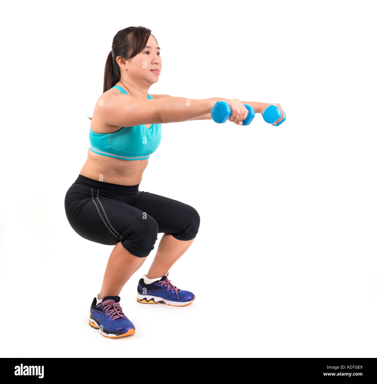 Asian chubby woman holding dumbbell pour l'exercice Banque D'Images
