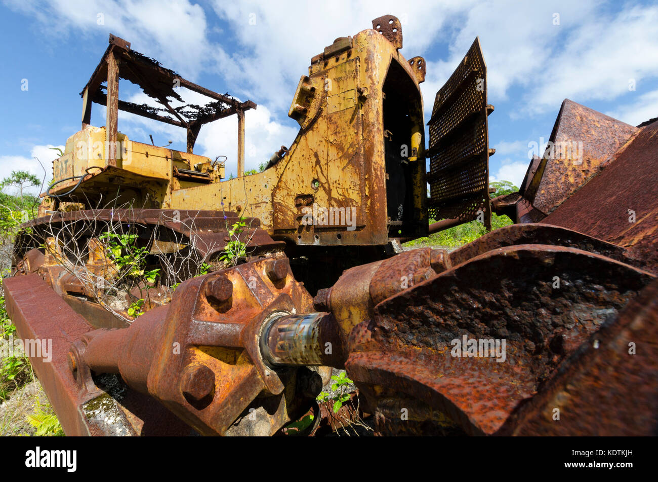 Bulldozer abandonné, Liku, Niue, Pacifique Sud Banque D'Images