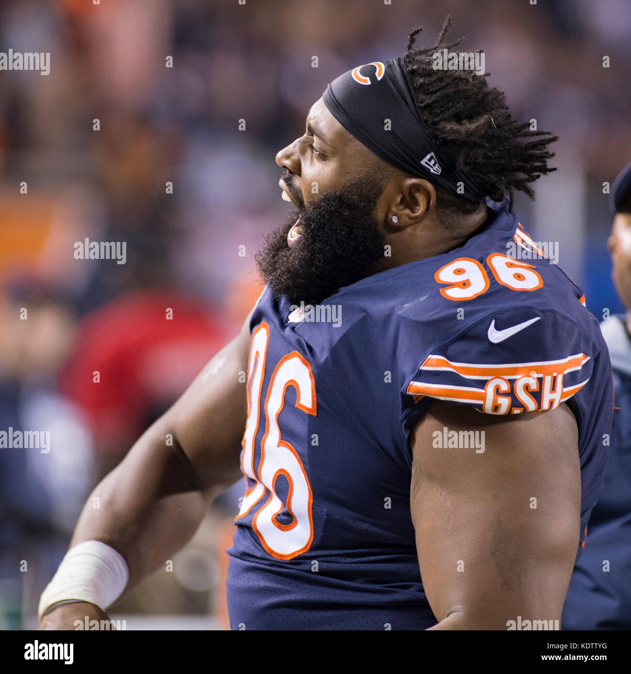 Chicago, Illinois, USA. 09Th Oct, 2017. - Porte # 96 Akiem Hicks réagit à une jouer au cours de la NFL match entre les Vikings du Minnesota et Chicago Bears à Soldier Field, à Chicago, IL. Photographe : Mike Wulf Crédit : csm/Alamy Live News Banque D'Images