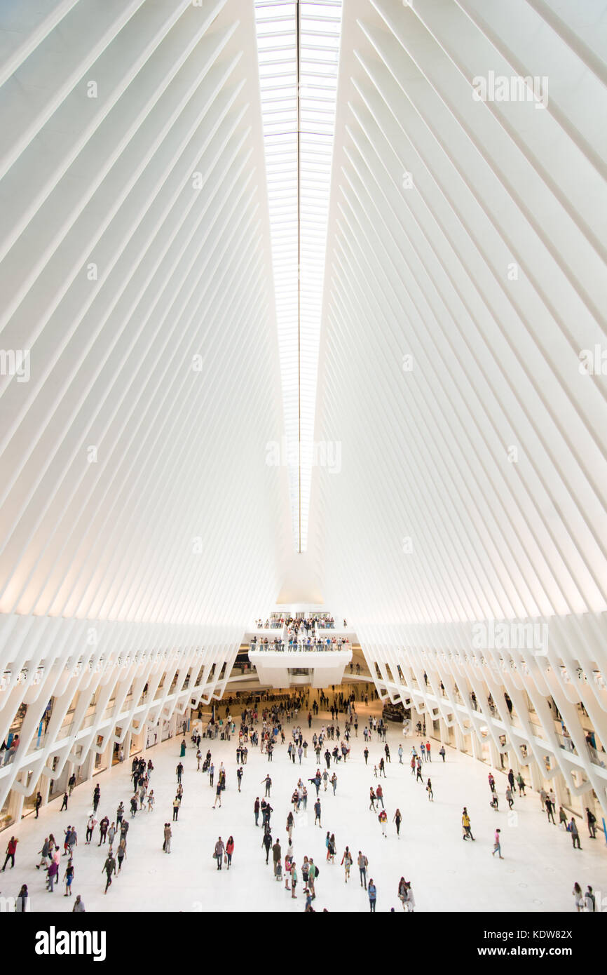 L'impressionnante architecture de l'Oculus au World Trade Center transportation hub à New York, United States Banque D'Images
