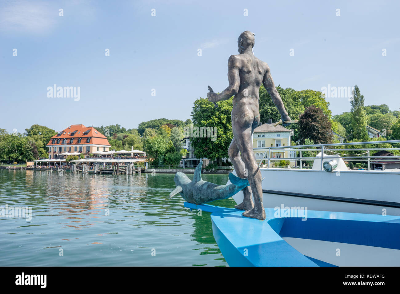 Vue arrière de la proue sur le lac de Starnberg en Bavière, Allemagne Banque D'Images