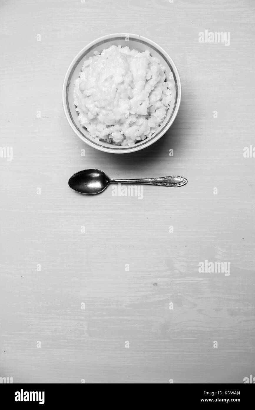 Céréales de petit déjeuner délicieux sur la table Banque D'Images