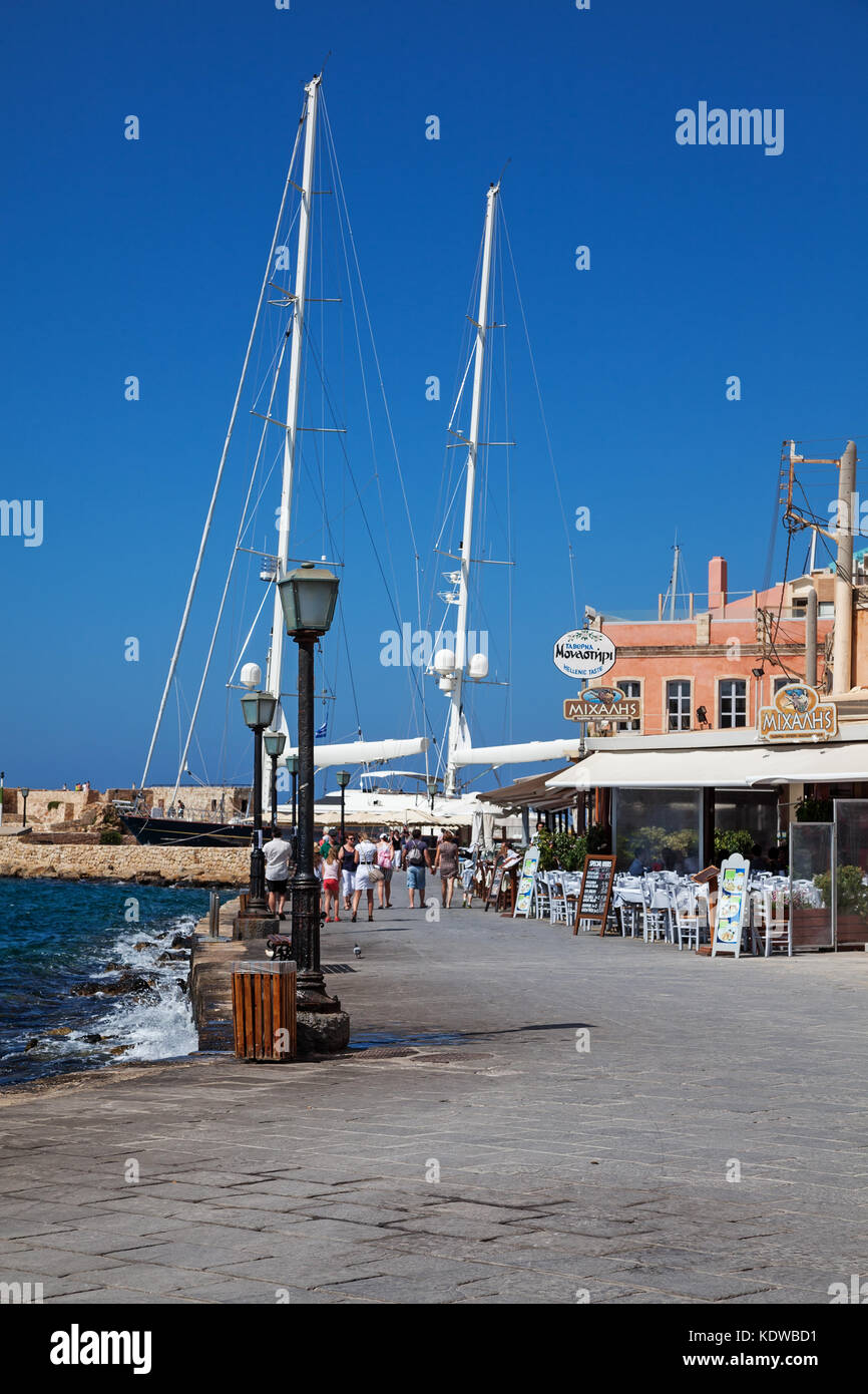 La Canée (hania) ville, l'île de Crète, Grèce - 16 juin 2013 : port vénitien et yachts amarrés Banque D'Images