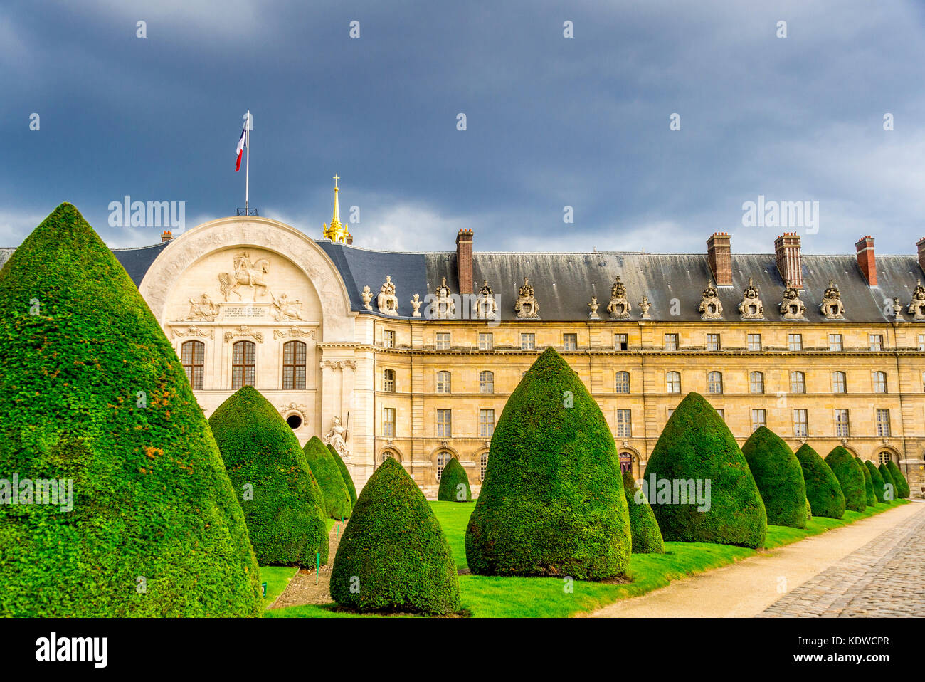 Façade nord du complexe, surplombant l'esplanade des Invalides à Paris, en France Banque D'Images