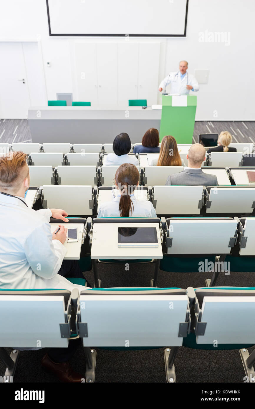 Les étudiants en médecine à l'université des études pour l'école de médecine de conférences Banque D'Images