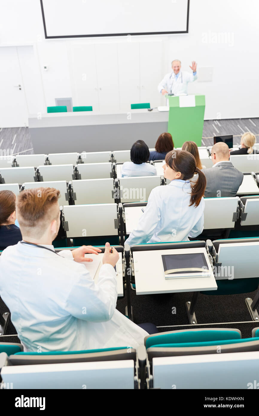 Les étudiants en médecine à la faculté de médecine university lecture hall Banque D'Images