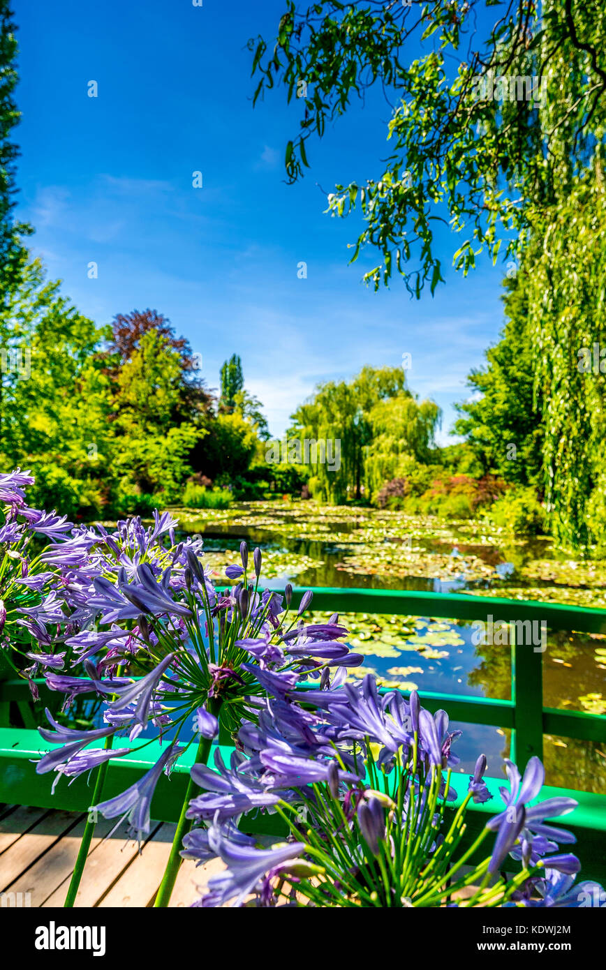 Célèbre pont dans les jardins de Claude Monet Banque D'Images