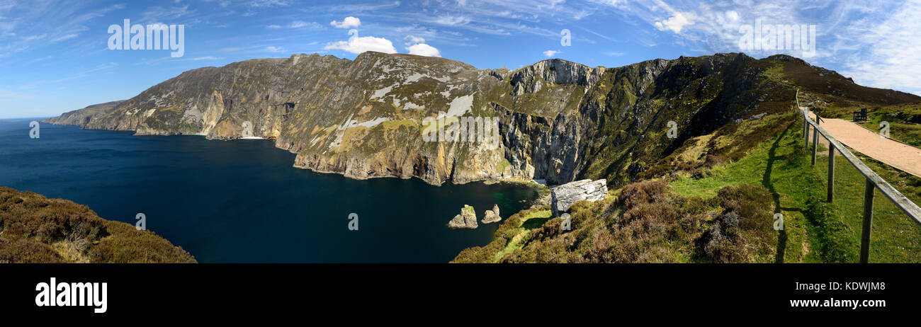 Sliabh Slieve League, ligue, sliabh liag, falaises, Donega,paysage, Seascape, panorama, panoramique, 600m de haut, l'océan Atlantique, de façon sauvage de l'Atlantique, Banque D'Images