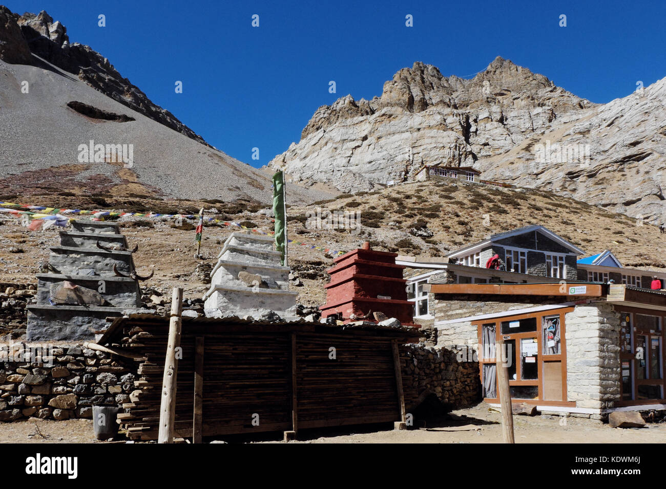 Camp de base du Lodge avant le col de Thorong la sur la piste autour de l'Annapurna Banque D'Images Camp de base du Lodge avant le col de Thorong la sur la piste autour de l'Annapurna Banque D'Images