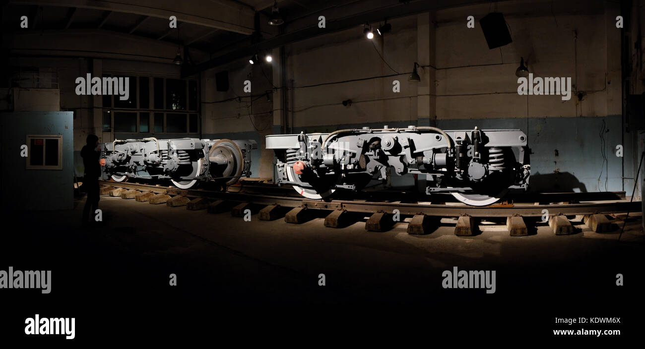 RUSSIE, EKATERINBOURG - OKTOBER 13, 2017 : la plate-forme ferroviaire, une exposition de la quatrième biennale industrielle d'art contemporain à Ekaterinbourg. Eka Banque D'Images RUSSIE, EKATERINBOURG - OKTOBER 13, 2017 : la plate-forme ferroviaire, une exposition de la quatrième biennale industrielle d'art contemporain à Ekaterinbourg. Eka Banque D'Images