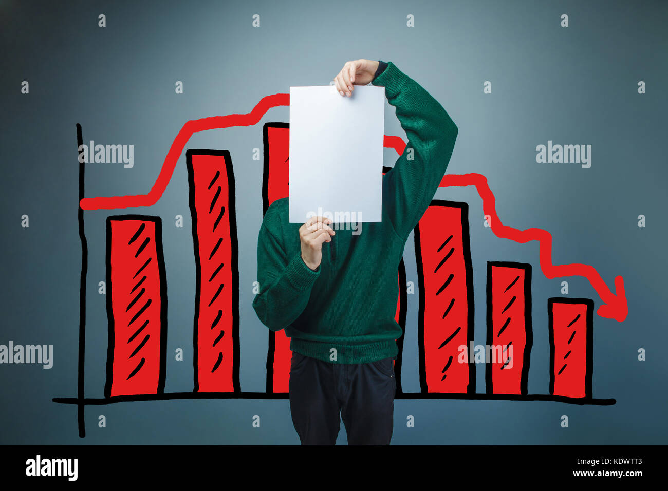 Teen boy fermé sa feuille de papier vers businessman crise graphique Banque D'Images