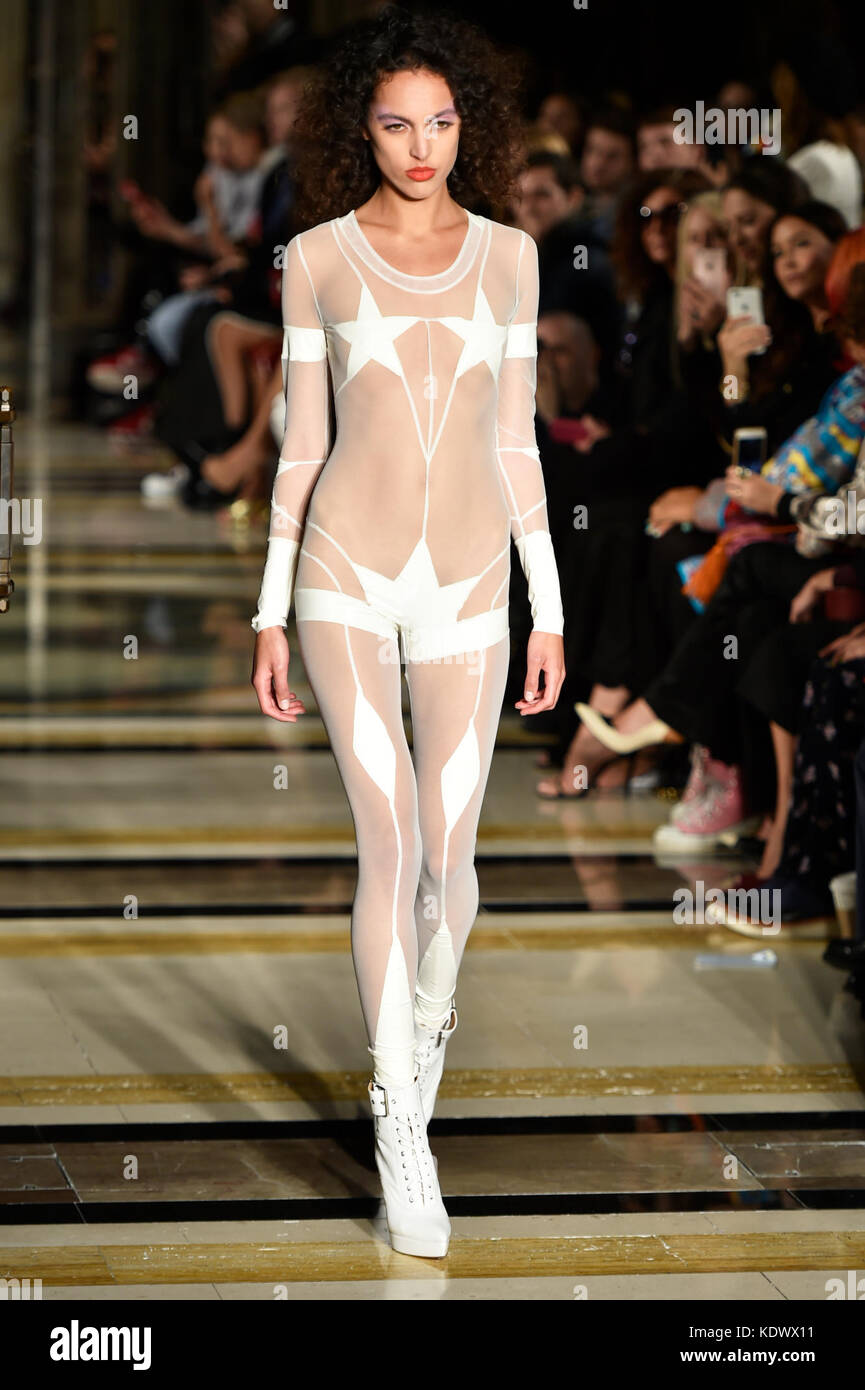 London Fashion week Spring/Summer 2018 - PAM Hogg - Catwalk avec : modèle où : Londres, Royaume-Uni quand : 15 sept. 2017 crédit : WENN Banque D'Images