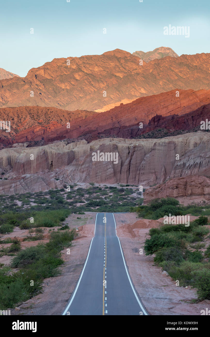La route de la Quebrada de la Conches, Valles Calchaquies, la province de Salta, Argentine Banque D'Images