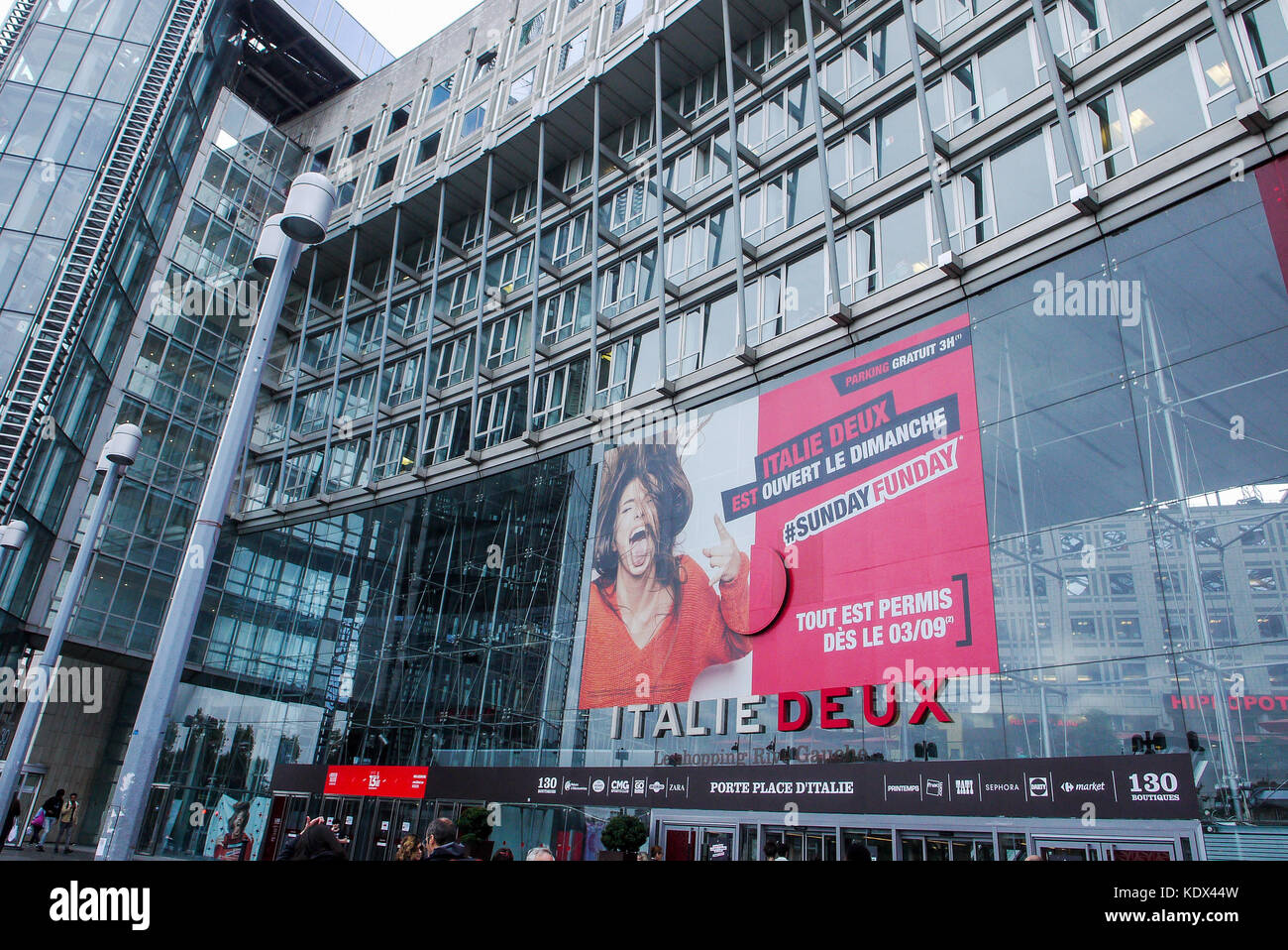 Italie deux centre commercial de Paris, France Photo Stock - Alamy