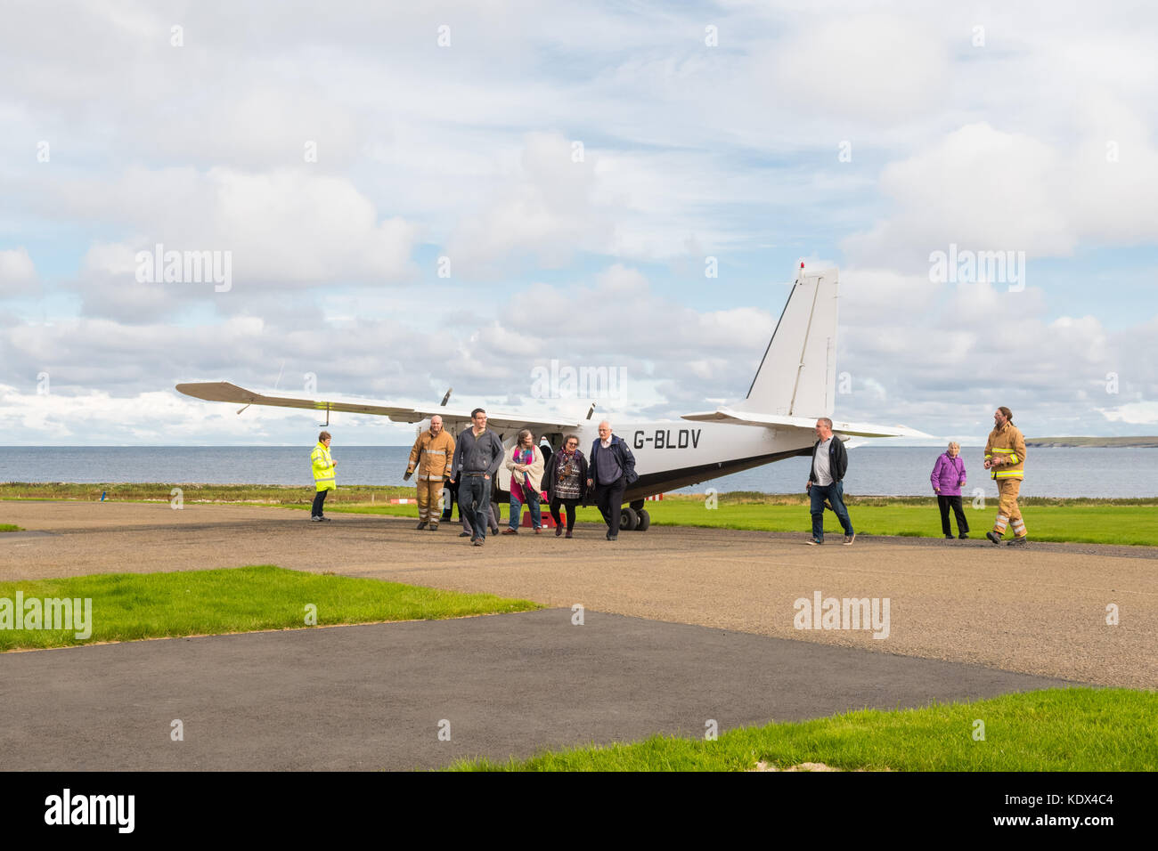 Loganair avion à l'aéroport de Westray après un vol de Papa Westray, Orkney, Scotland, UK Banque D'Images