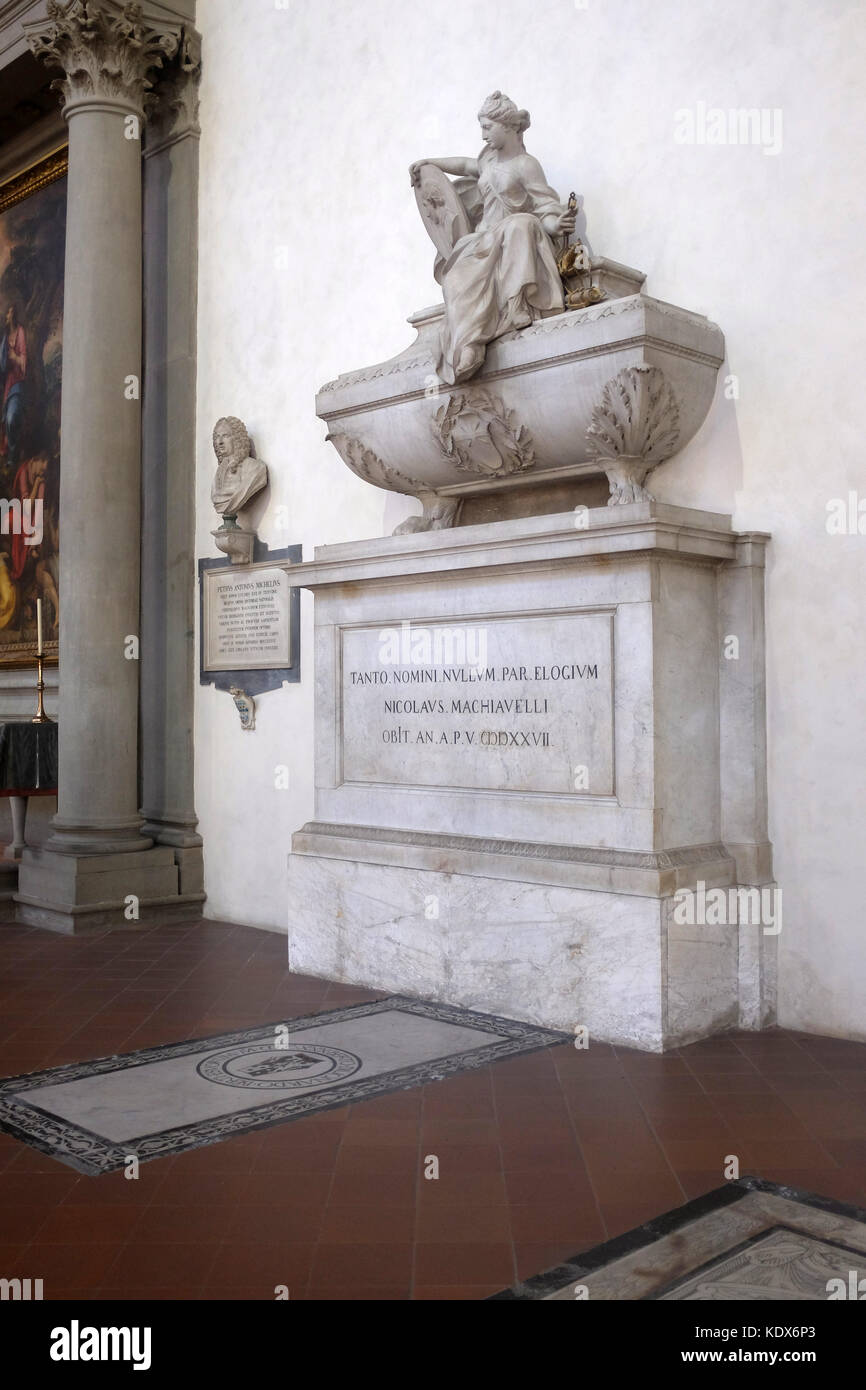La tombe de Niccolo Machiavel qui a écrit le livre le Prince. La tombe est tenue à l'église franciscaine de Santa Croce, Florence, Italie. Banque D'Images