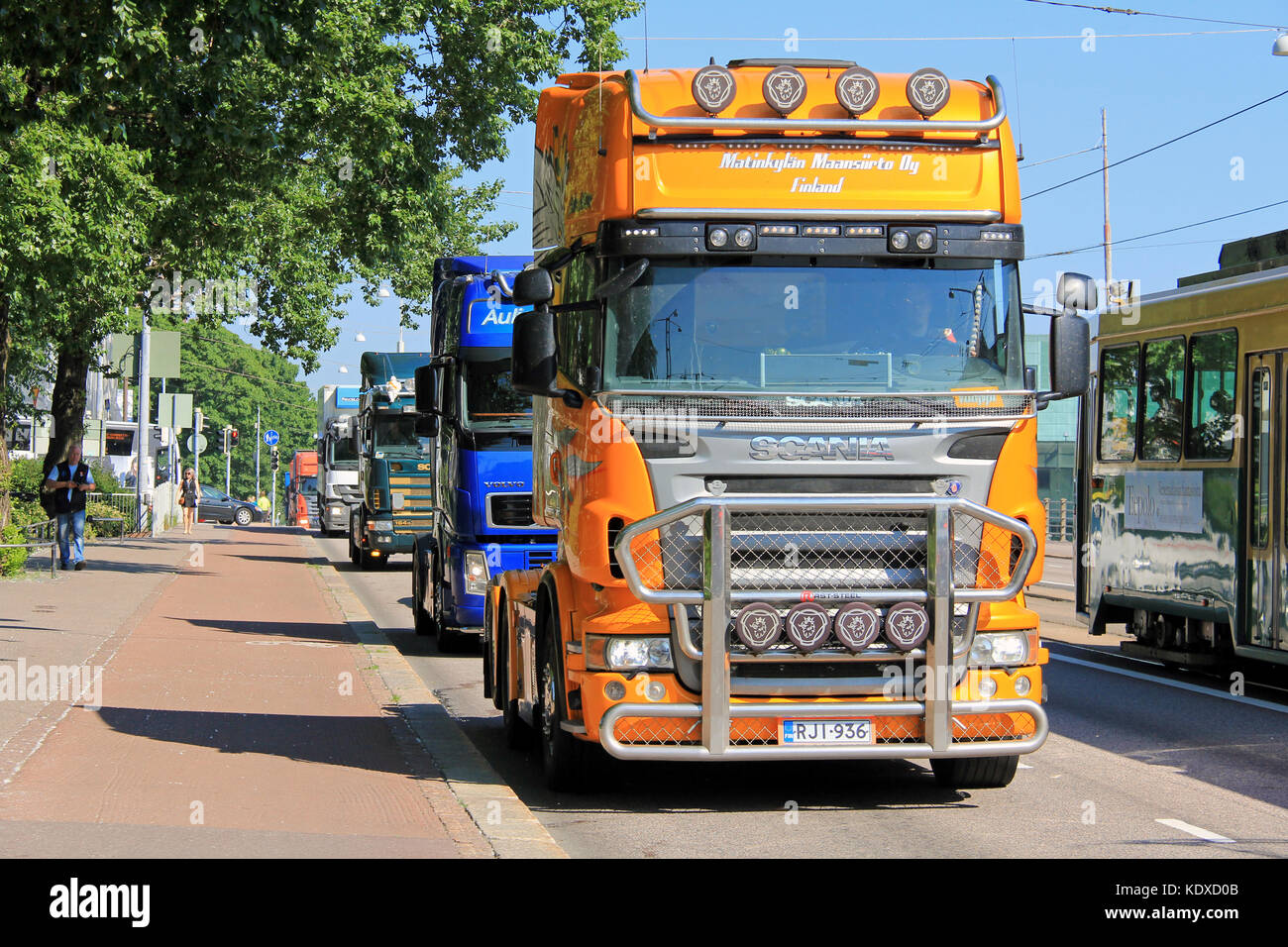 Helsinki, Finlande - le 21 juin 2016 : groupe de chauffeurs de camion finlandais de protestation contre les nouvelles règles de cabotage ec par le parlement finlandais maison à helsink Banque D'Images