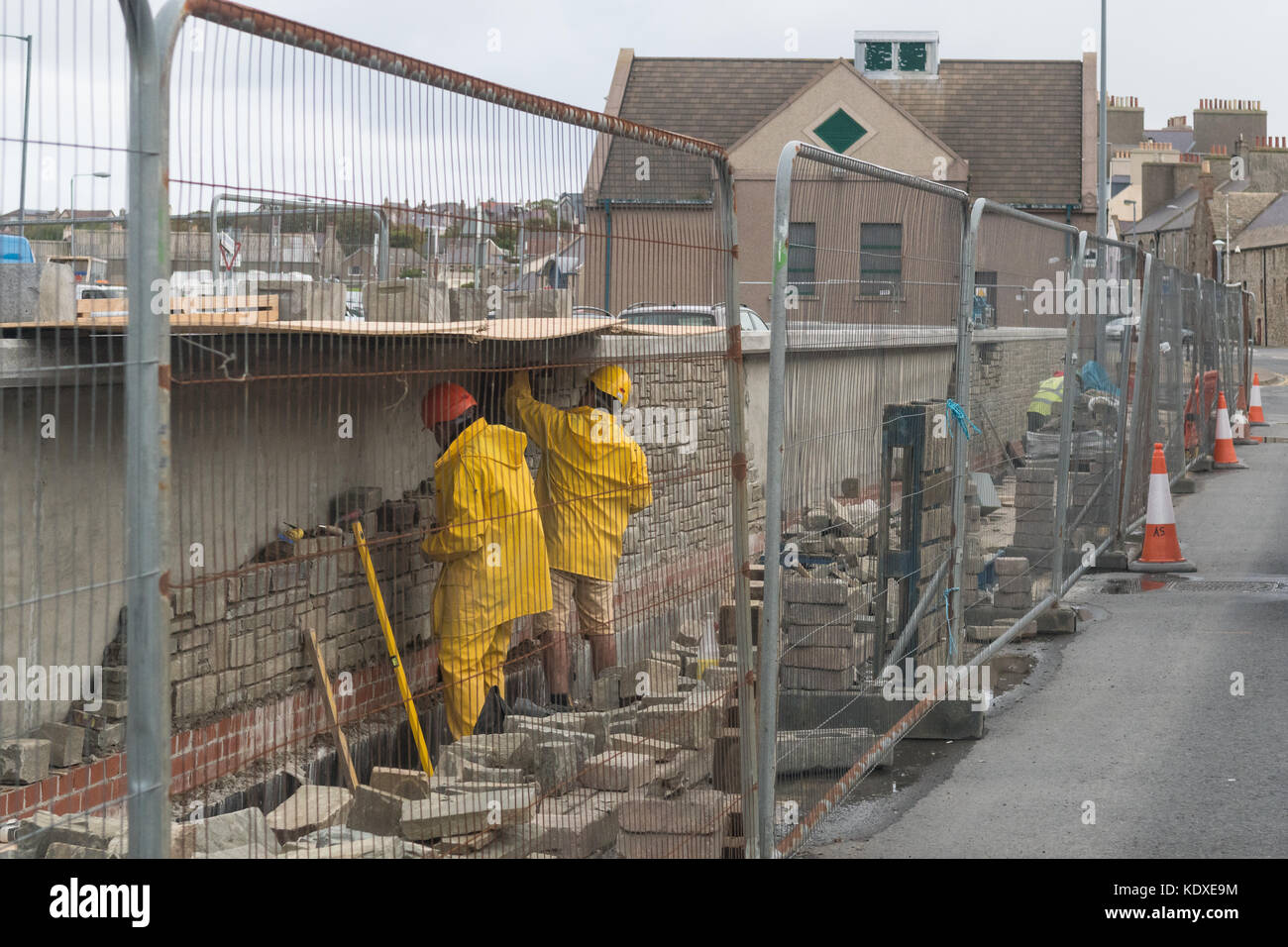 Construction de Kirkwall Harbour mur d'inondation en béton armé, Kirkwall, Orkney, Écosse, Royaume-Uni Banque D'Images