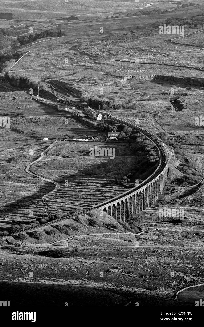 Ribblehead viaduc sur l'installer à Carlisle railway vue depuis le sommet de Whernside Banque D'Images