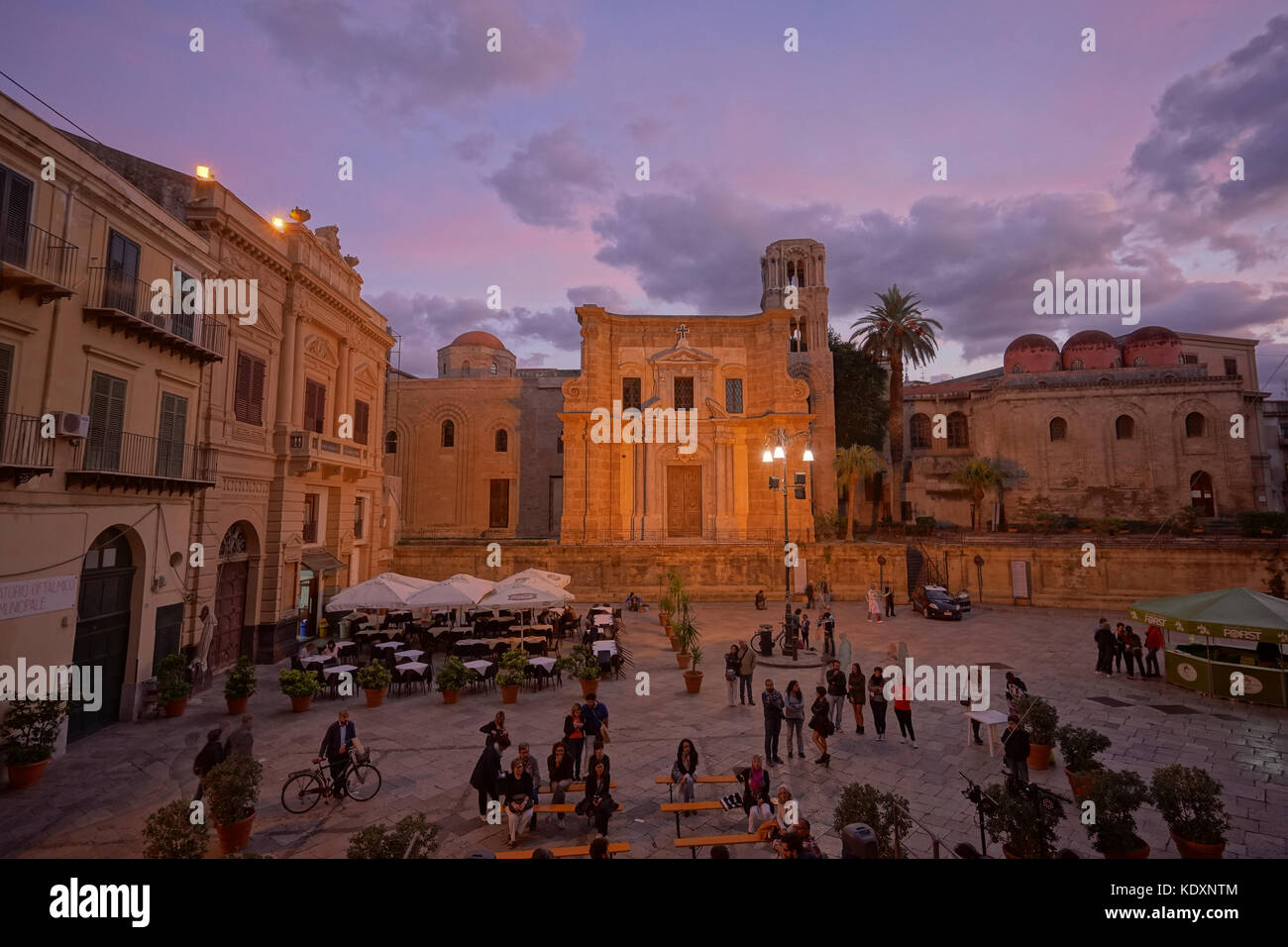 L'église de Santa Maria dell'ammiraglio au coucher du soleil à Palerme. à partir d'une série de photos de voyage en Sicile, Italie. photo date : Samedi, 7 octobre, 2017 Banque D'Images