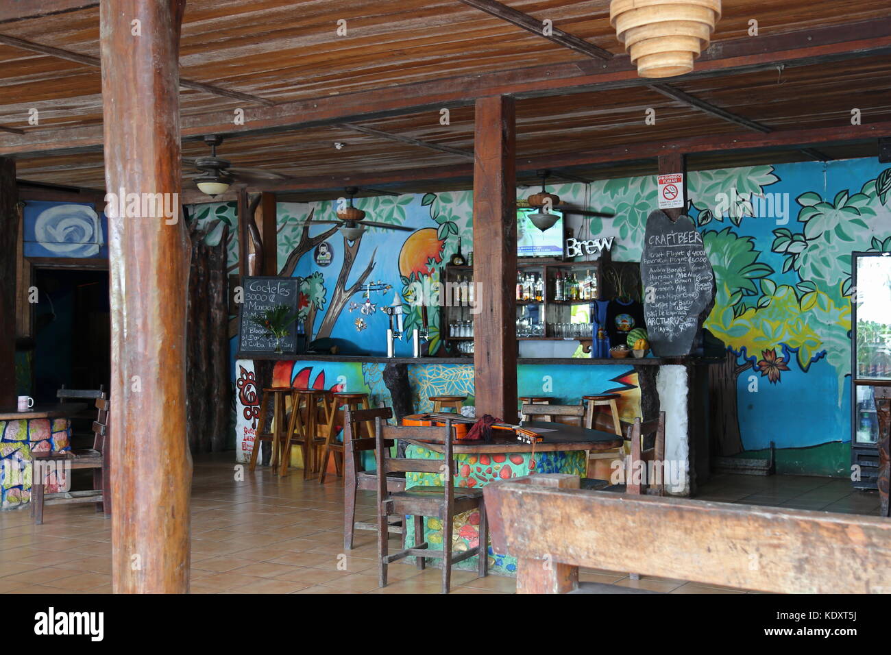 La Place de l'hôtel Kaya et ressorts BriBri Brewery, Puerto Viejo de Talamanca, province de Limón, mer des Caraïbes, le Costa Rica, Amérique Centrale Banque D'Images