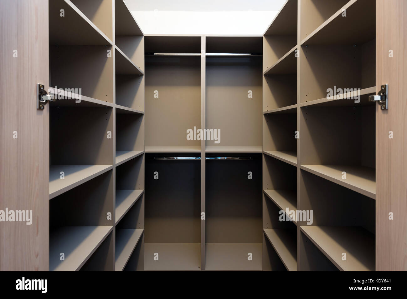 Détail de l'armoire vide Photo Stock - Alamy
