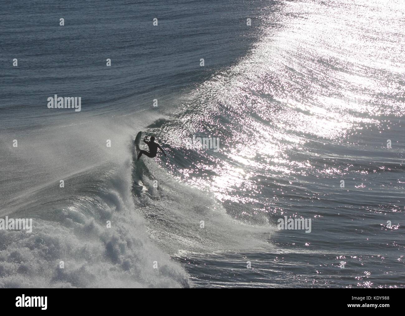 Surfer à Punta de Lobos, pichilemu, Chili Banque D'Images