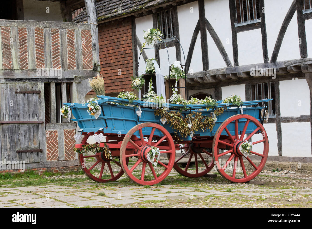 Cheval d'automne / mariage mariage décoration panier à Weald et Downland Open Air Museum, campagne automne show, Singleton, Sussex, Angleterre Banque D'Images