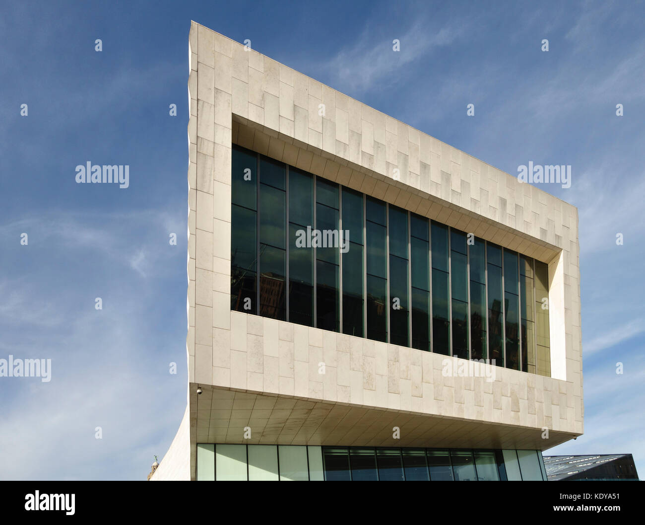 Pier Head, Liverpool, Royaume-Uni. Le Musée de Liverpool (2011) par les architectes danois 3XN. Il se situe sur le front de mer, donnant sur la Rivière Mersey Banque D'Images