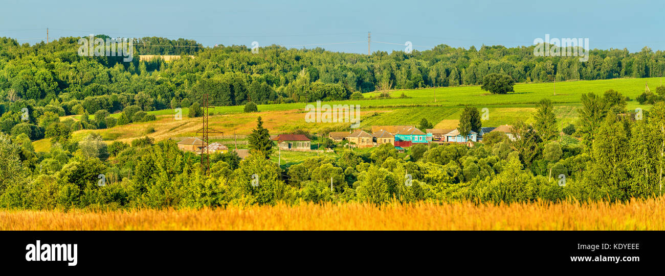 Panorama de glazovo, village typique sur la montagne russe central, région de Koursk (Russie Banque D'Images