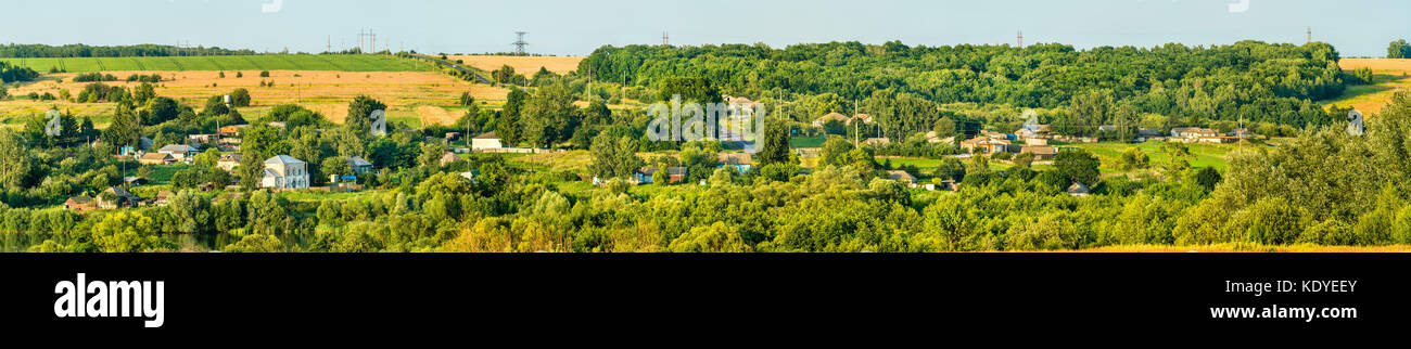 Panorama de glazovo, village typique sur la montagne russe central, région de Koursk (Russie Banque D'Images