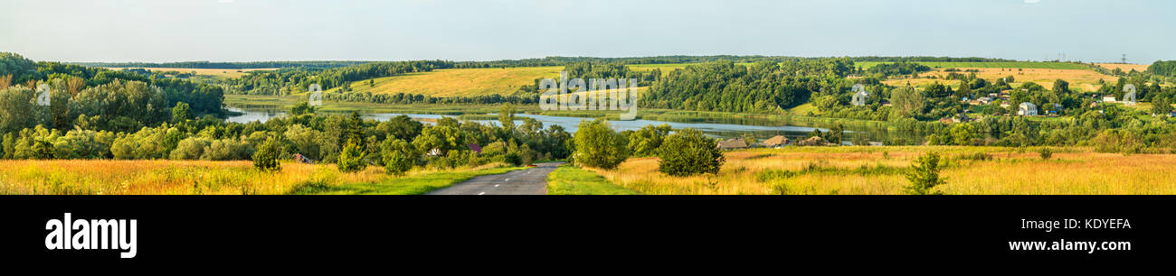Panorama de glazovo, village typique sur la montagne russe central, région de Koursk (Russie Banque D'Images