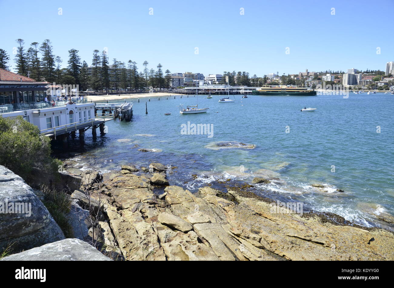 Le manly Manly wharf à queenscliff ferry terminal de ferry dans le port de Sydney. Banque D'Images