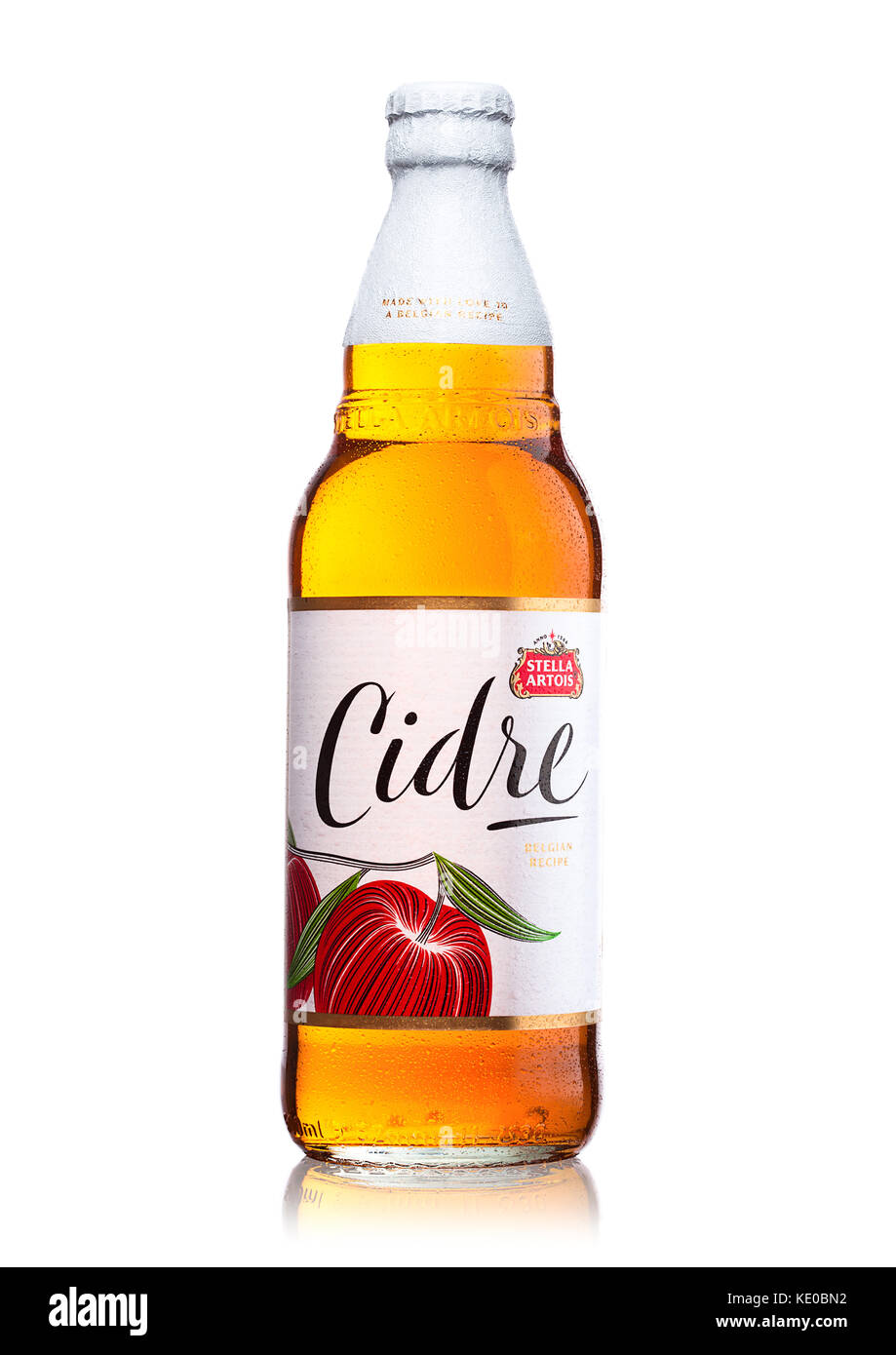 LONDRES, ROYAUME-UNI - 22 JUIN 2017 : bouteille de cidre sec Apple de Henney sur fond blanc. Banque D'Images