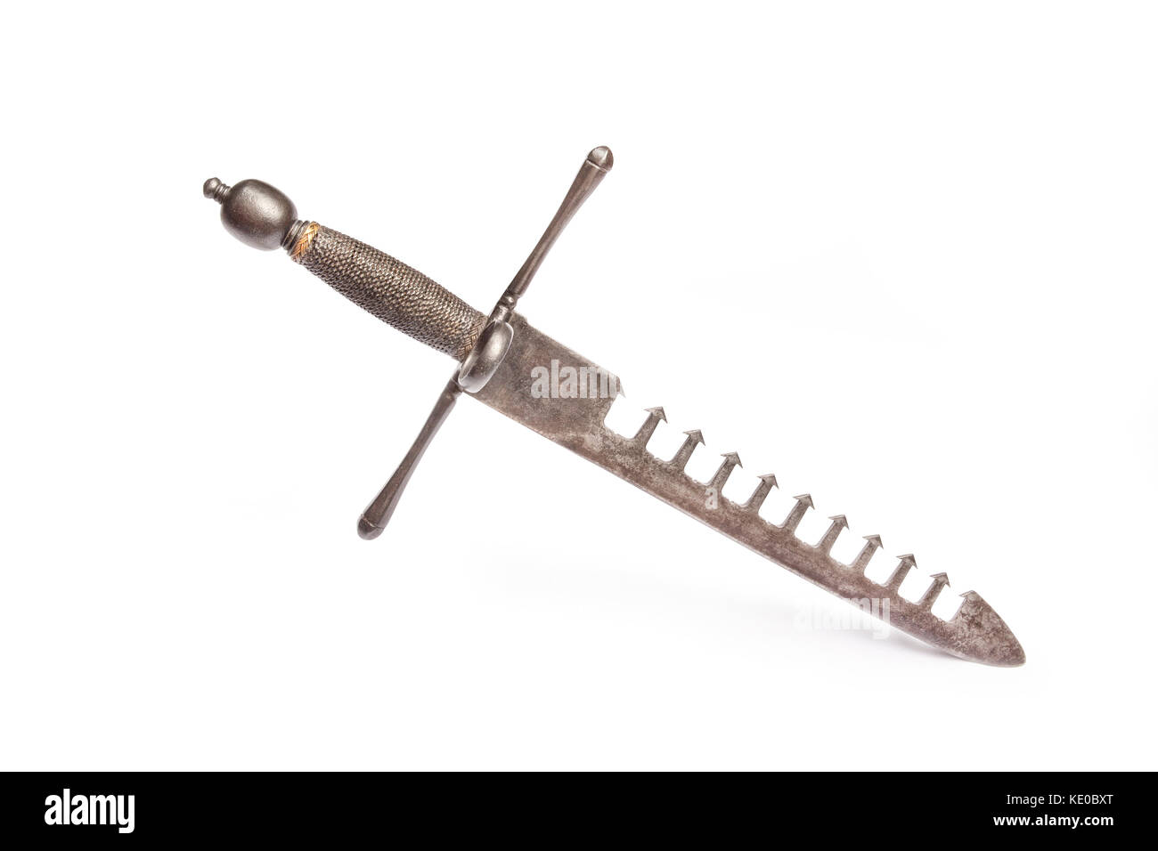 Dague main gauche (soi-disant) swordbreacker. la France à la fin du XVI siècle, il possède une lame solide avec des fentes d'un côté, un peu comme les dents Banque D'Images