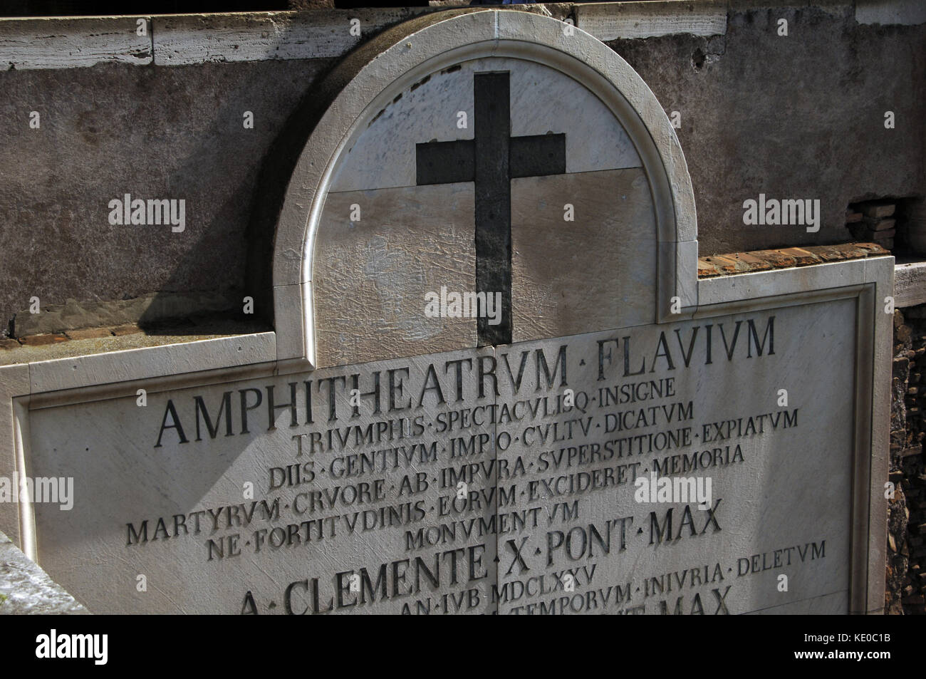 L'Italie, Rome. flavian amphitheater ou Colisée. Construit en 70-80 EC. plaque murale, inscription latine. Banque D'Images