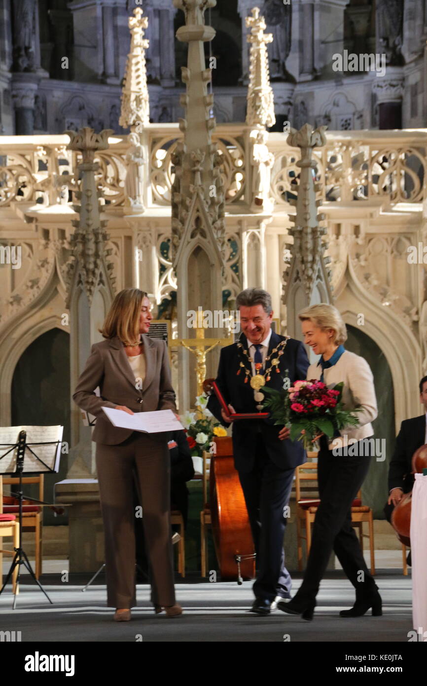 Magdeburg, Allemagne. 17 oct, 2017. Federica mogherini, vice-président de la commission européenne et de l'actuel haut représentant de l'Union européenne pour les affaires étrangères et la politique de sécurité, est honoré par l'empereur Othon de de la cathédrale de Magdeburg. crédit : mattis kaminer/Alamy live news Banque D'Images