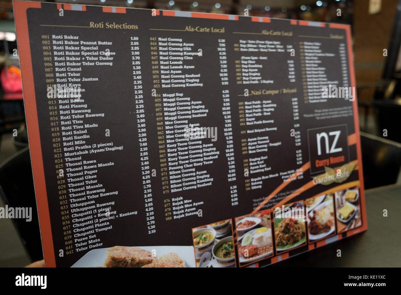 Un grand panneau de menu affichage d'une variété de plats malaisiens,Kuala Lumpur Malaisie, Banque D'Images